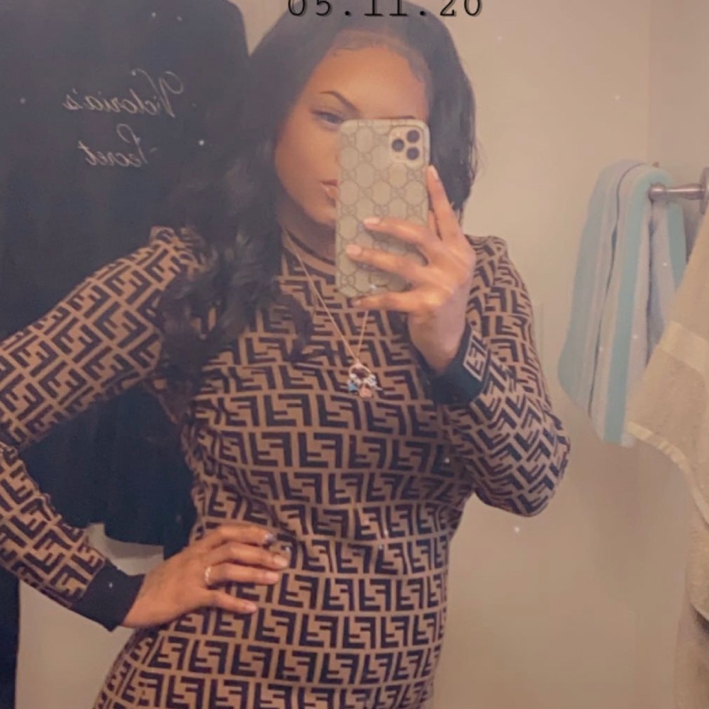 Meet your Posher, Yola